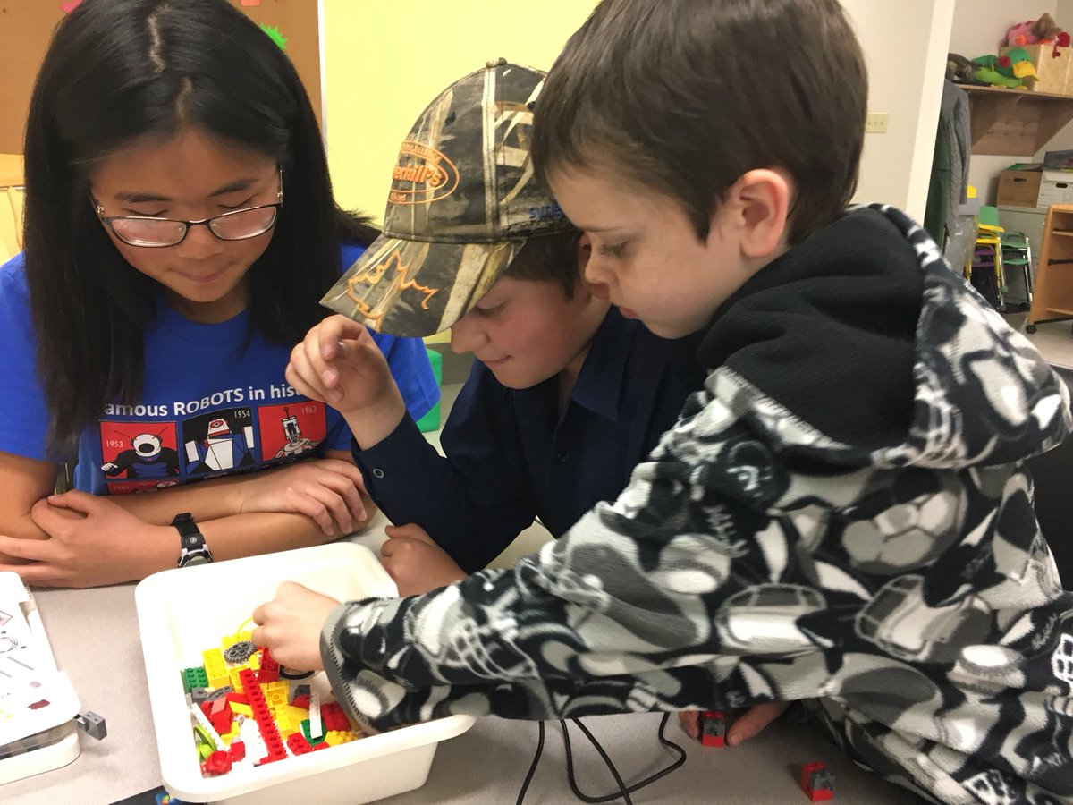 4525robotics's tweet image. Thanks to @StraffRams &amp;amp; @LibrElginCounty in Straffordville for hosting us today. #WeDo have a blast playing with robots! #badpun #ruralrobotics