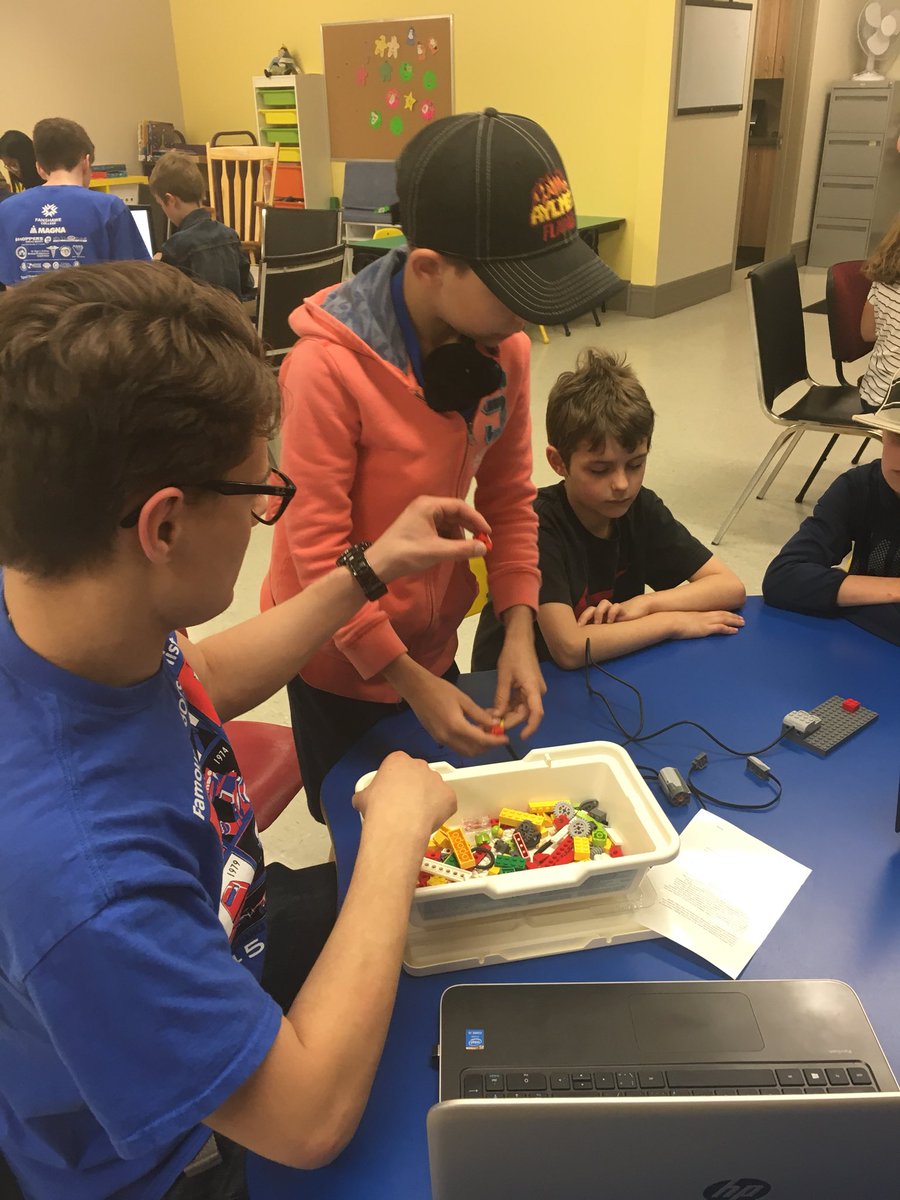 4525robotics's tweet image. Thanks to @StraffRams &amp;amp; @LibrElginCounty in Straffordville for hosting us today. #WeDo have a blast playing with robots! #badpun #ruralrobotics