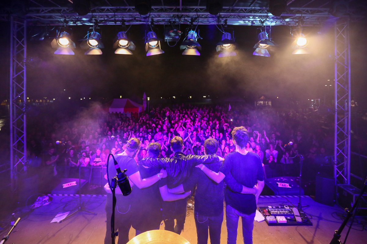 Rebstock_Fest's tweet photo. Es war ein genialer Tag: Danke an alle Bands und natürlich an Euch, die so grandios abgefeiert haben. Wir sehen uns morgen. #Rebstock #Festival #RF18 @Stadt_Fellbach #antiheld https://t.co/ouoU3fTiYG