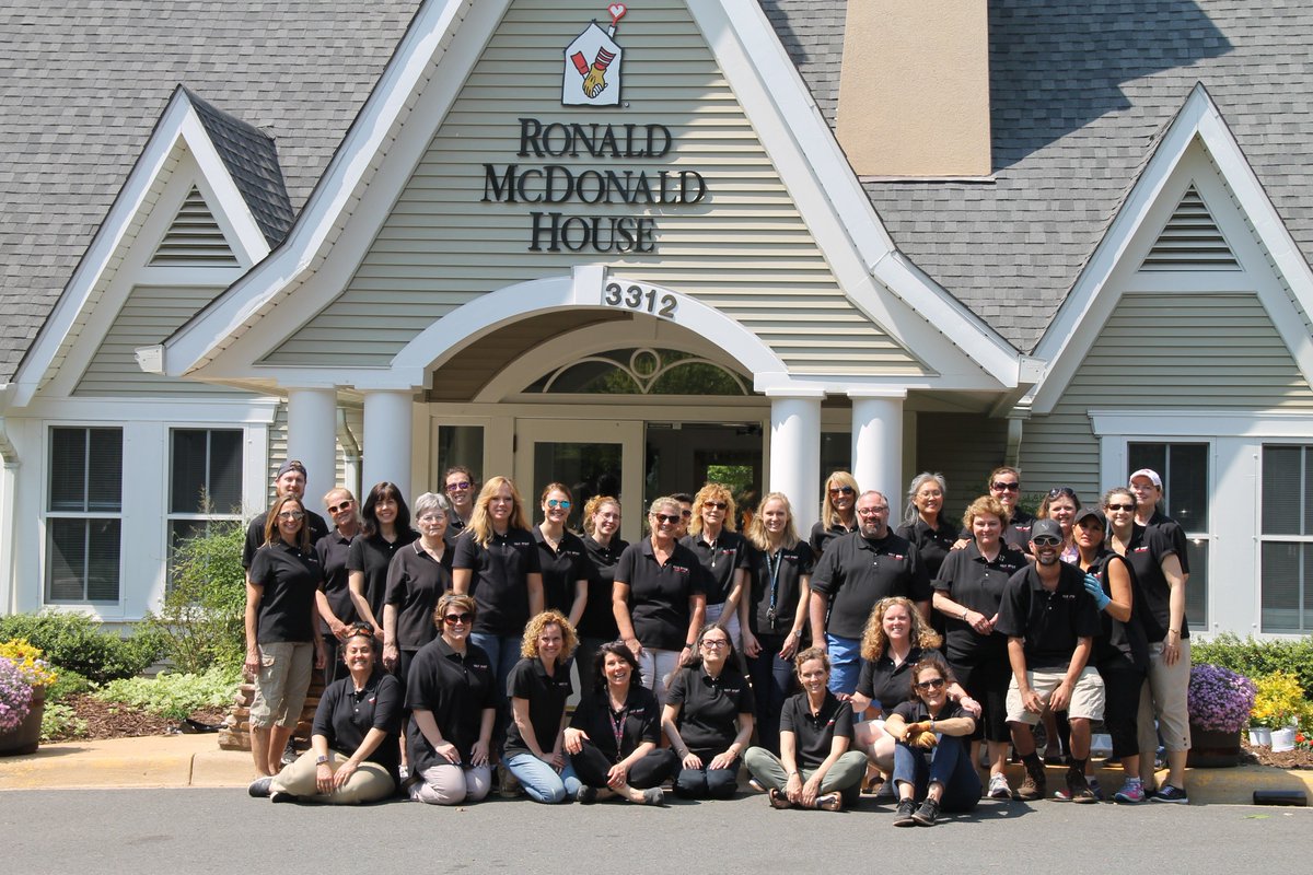 HSS_Flames's tweet photo. Holy Spirit Teachers IN-SERVICE; a wonderful afternoon of cleaning, gardening, cooking and more at Ronald McDonald House at Fairfax INOVA Hospital! #Givingback #ArlingtonCathSchools #HSS_Flames https://t.co/zCGiHJme8J