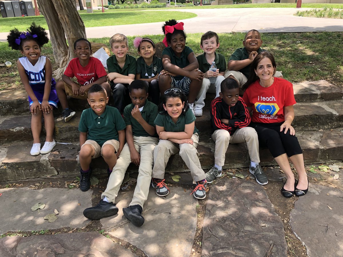 NuriaRibas6's tweet photo. Aquarium field trip. Learning through experience 🐬. Lots of fun #staycommited #first grade #BeTheChange @LegacyPCADFW https://t.co/4GrYCtHLQU