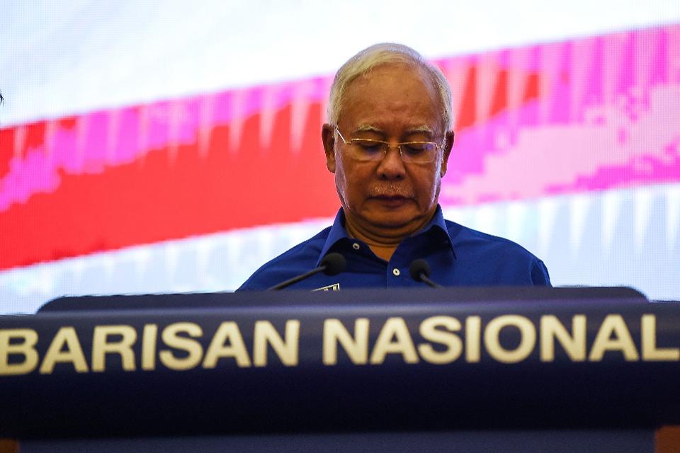 Forbes's tweet photo. Why Malaysia's surprise election should be an eye-opener for other global leaders:
https://t.co/6M0klsTiFZ https://t.co/yfKgcL9QPL