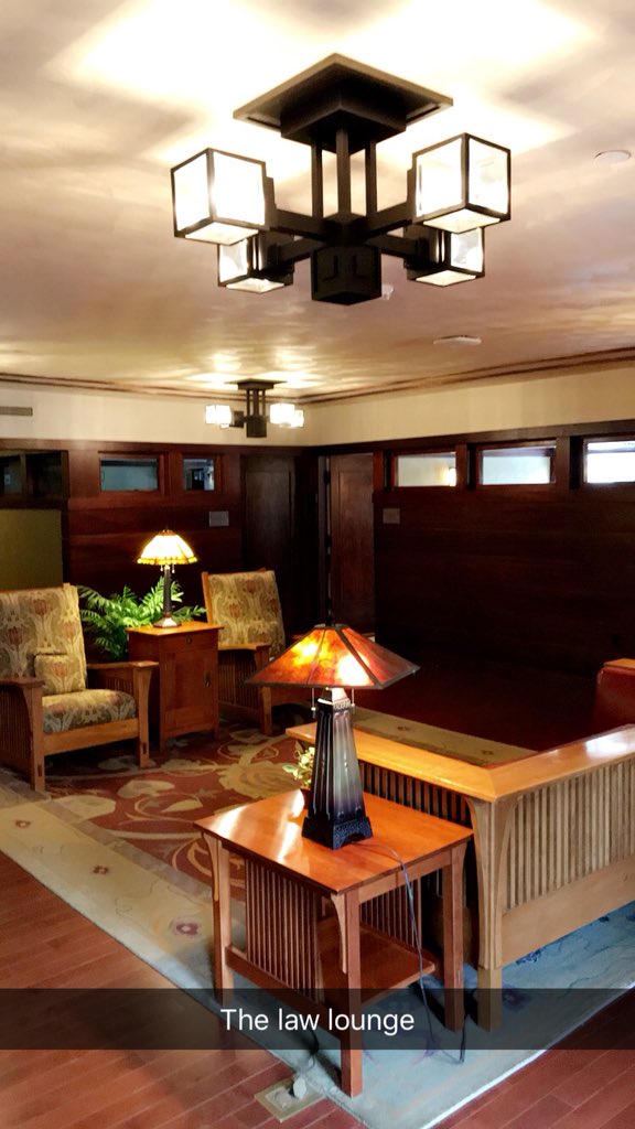 realmariamiller's tweet photo. I feel like I just stepped back in time! The last remaining operational Frank Lloyd Wright Hotel in the world! #history #travel #architecture #explore #oldsoul #architecturelovers #art #buildingcommunity18 #builtheritage https://t.co/UMuKd9Zhyb