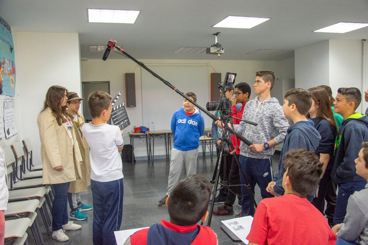 CinemaCampES's tweet photo. ¡MÁS MADERA! ¡ES LA GUERRA! Mañana ultra intensa de #CinemaCampClass llevando el programa Artistea de la Junta de CyL al @IESORIBCEGA de Mojados y al @iesvegadelprado de Valladolid. ¡Que pase el siguiente! https://t.co/giP4Fm6E37