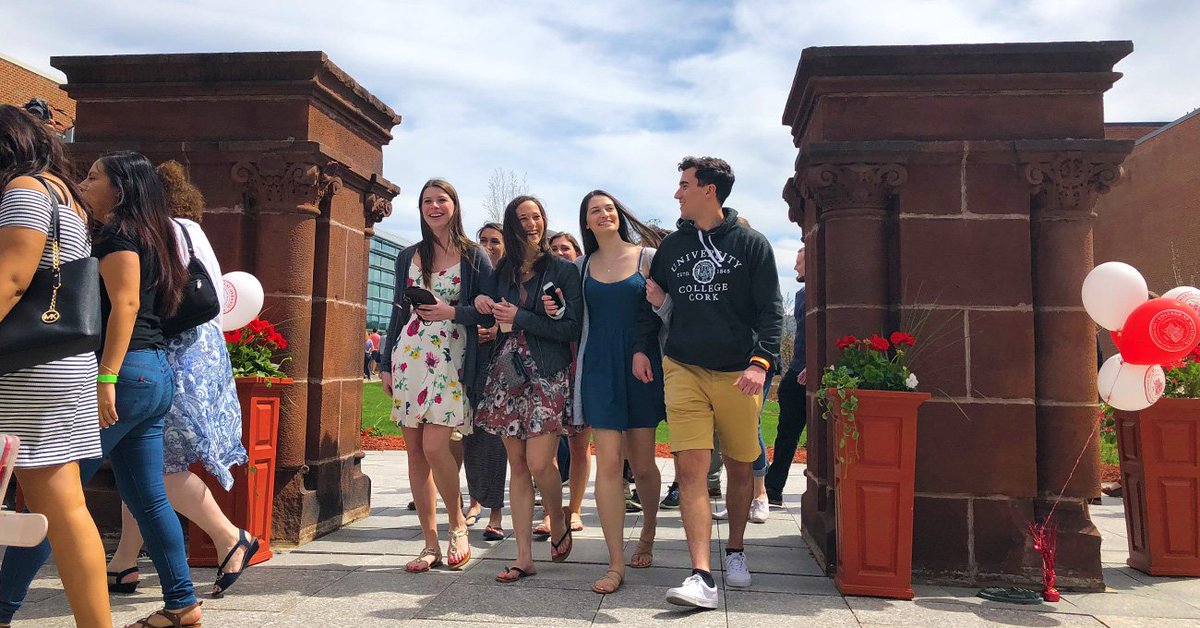SUNY_Oneonta's tweet photo. The #sunyoneonta Class of 2018 is one step closer to graduation, after passing through the pillars for the last time today! #oneontagrad #Classof2018  #congratsgrad https://t.co/FcVrygnBVB