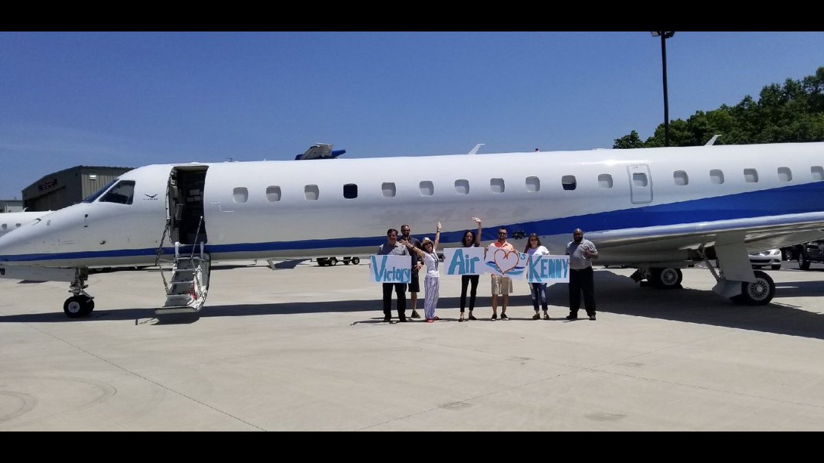 VictoryA1r's tweet photo. Victory Air loves @kennychesney #loveforlovecity https://t.co/DvTrlLLv1d
