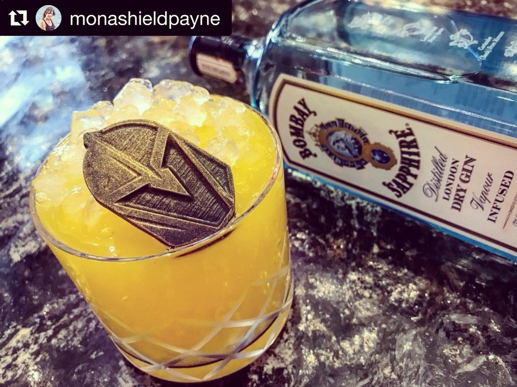 LoveOfCocktails's tweet photo. #Repost
・・・
Most creative #cocktail award goes to Mixologist Derek, who titled his drink “Shot of the Knight.” The shield is handmade out of white chocolate and hand painted ...
・・・
.
.
.
.
#ftloc2018 #goldenknights #loveofcocktails #goknights #goknightsgo #bombaysapphire https://t.co/9k10rGACzJ