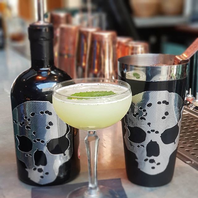 jayjenkins1405's tweet photo. Slamming out @vodkaghost #southsides today in the sun.
#vodka #mint #cocktails #fresh #britishsummer #bartender #ghostvodka #thefalstaff @thefalstaff #cocktailsincanterbury #cocktailbars @dayboatdrinks https://t.co/zkhBe9V8sM https://t.co/YSj3YR9Cy6