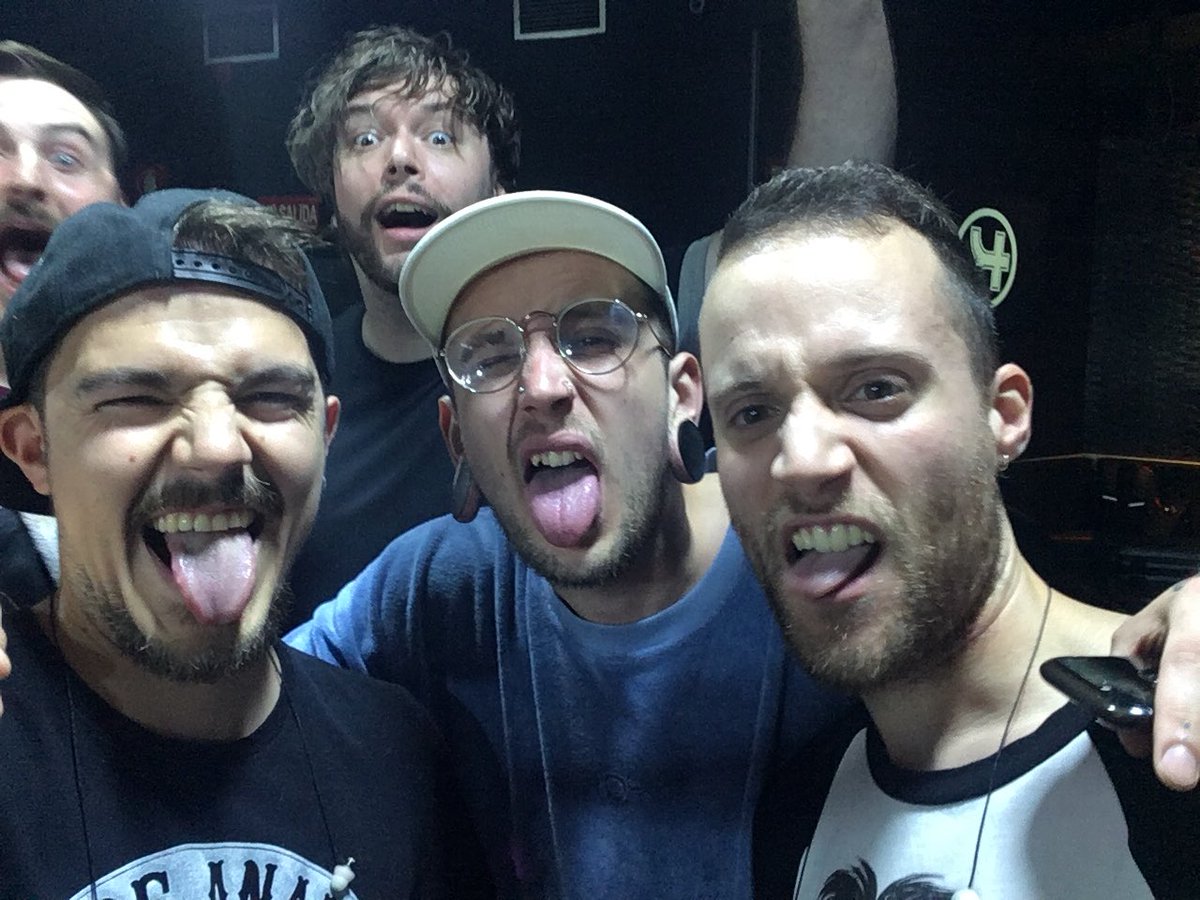 srcrujeiras's tweet photo. Marvelous show and marvelous humans!!! @OHOHofficialuk, me and my buddy @RenBL hope to see you again soon!! https://t.co/KUAKYN101i