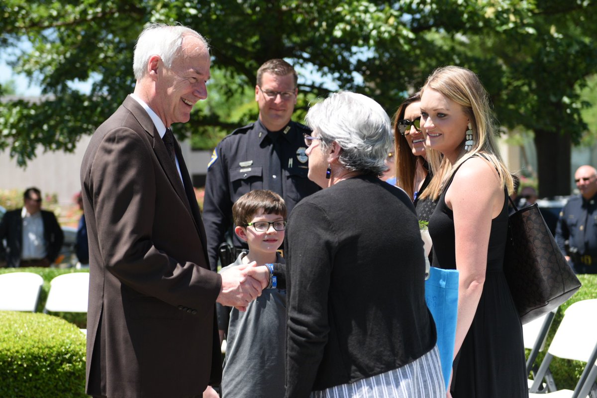 Gov. Asa Hutchinson tweet media