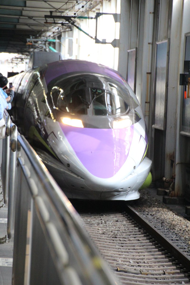 Shinjina2's tweet photo. 広島駅人多すぎ(*_*)まともに撮れず……見れただけでもよしとするかな( ̄▽ ̄;) #500TYPE https://t.co/pCI6wW6h3G