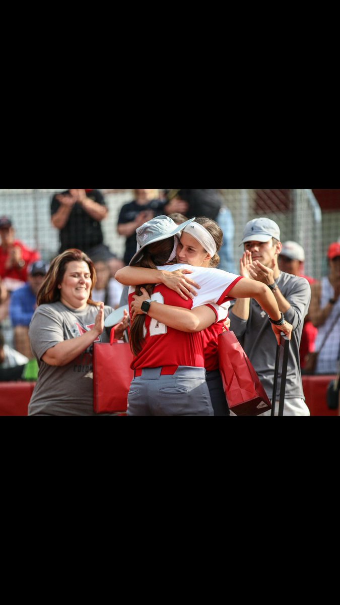 jubailey12's tweet photo. Wouldn’t have wanted to finish my career with anyone else. I love you ❤️ Jim and Beaux... out ✌🏼 https://t.co/yUG56SrYWD