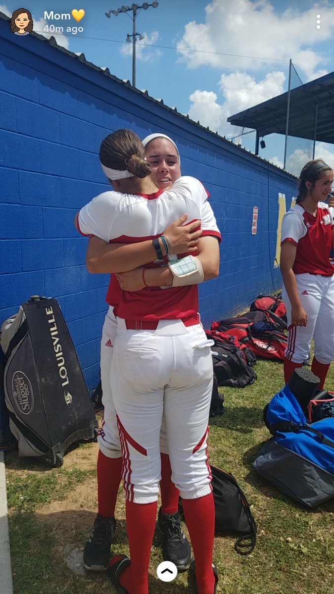 jubailey12's tweet photo. Wouldn’t have wanted to finish my career with anyone else. I love you ❤️ Jim and Beaux... out ✌🏼 https://t.co/yUG56SrYWD