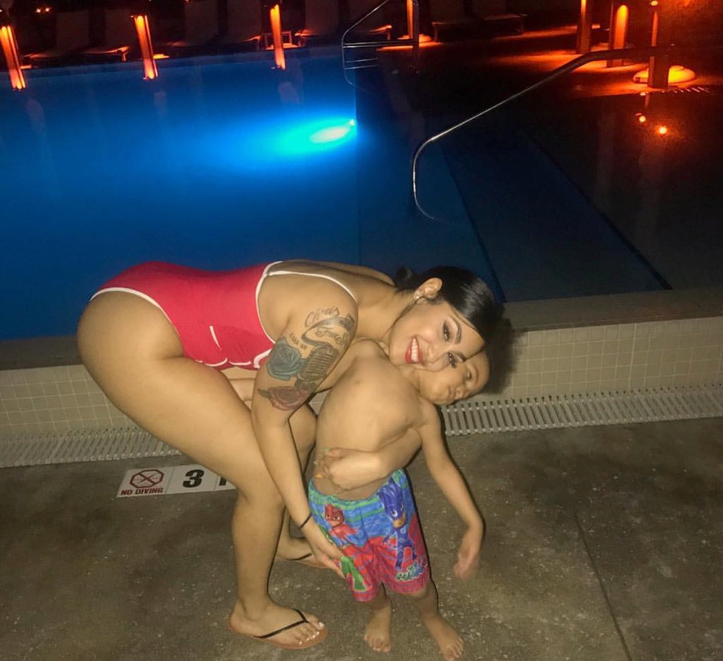 HoneydippedCos's tweet photo. Continuing on this #MomOfTheDay series...today we have musical artist Queen! 😍 Throughout social media judgment, Queen has remained #1 mom to her baby boy CJ 💋 We recognize your hard work!✨ https://t.co/T4ZpJlzyy7