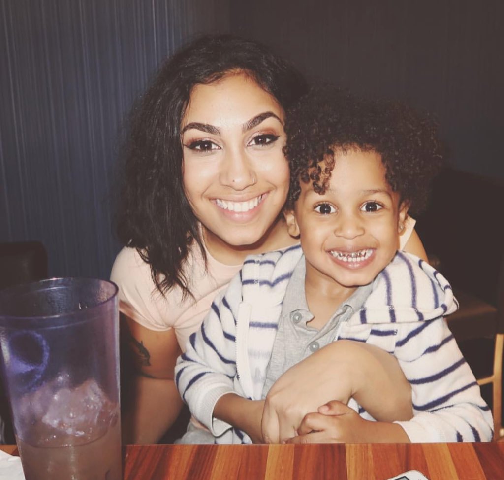 HoneydippedCos's tweet photo. Continuing on this #MomOfTheDay series...today we have musical artist Queen! 😍 Throughout social media judgment, Queen has remained #1 mom to her baby boy CJ 💋 We recognize your hard work!✨ https://t.co/T4ZpJlzyy7