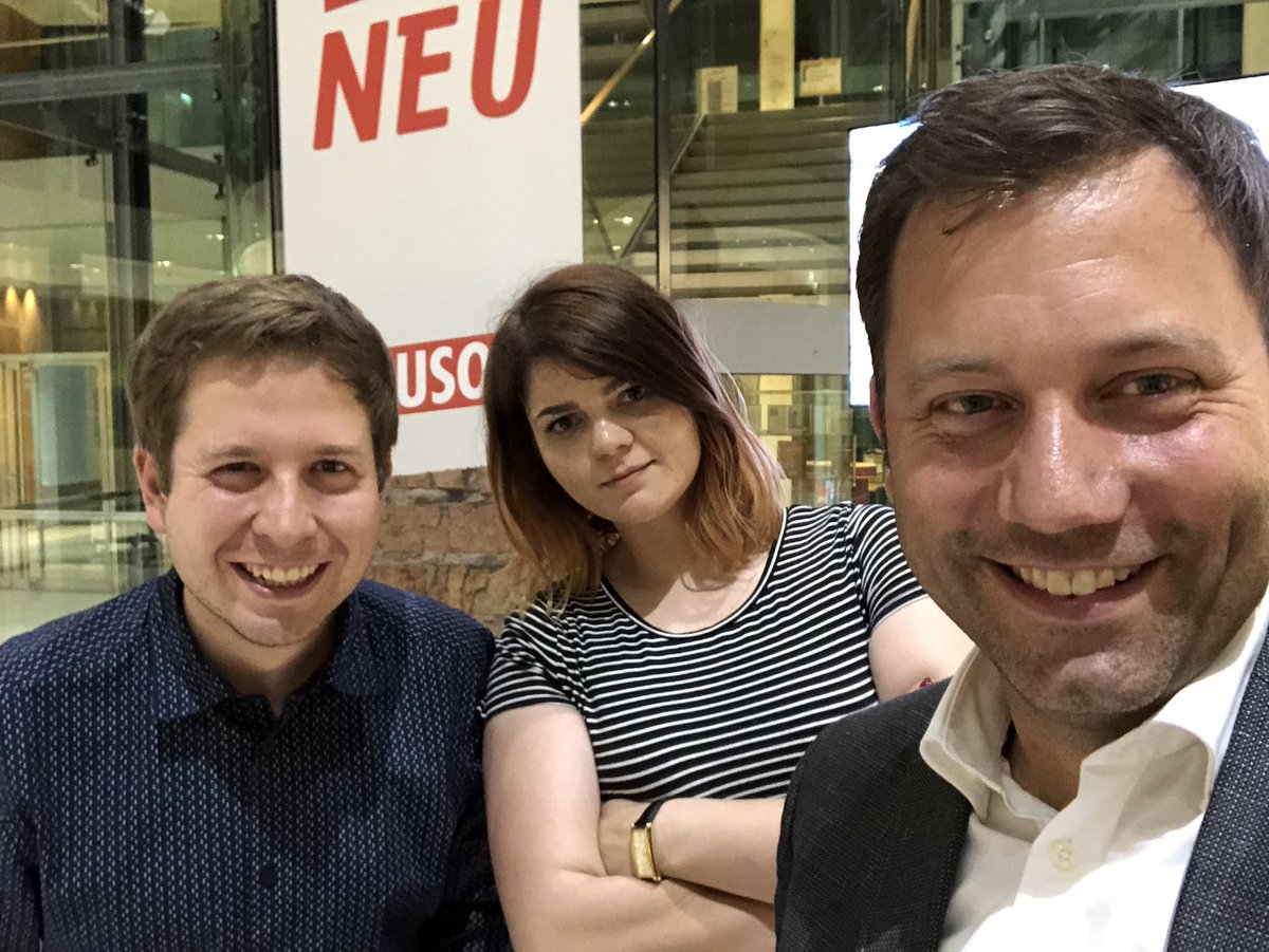 larsklingbeil's tweet photo. Zwei große HoffnungsträgerInnen der SPD. Und ich. #wirmachenneu18 https://t.co/IpAtkX94V8