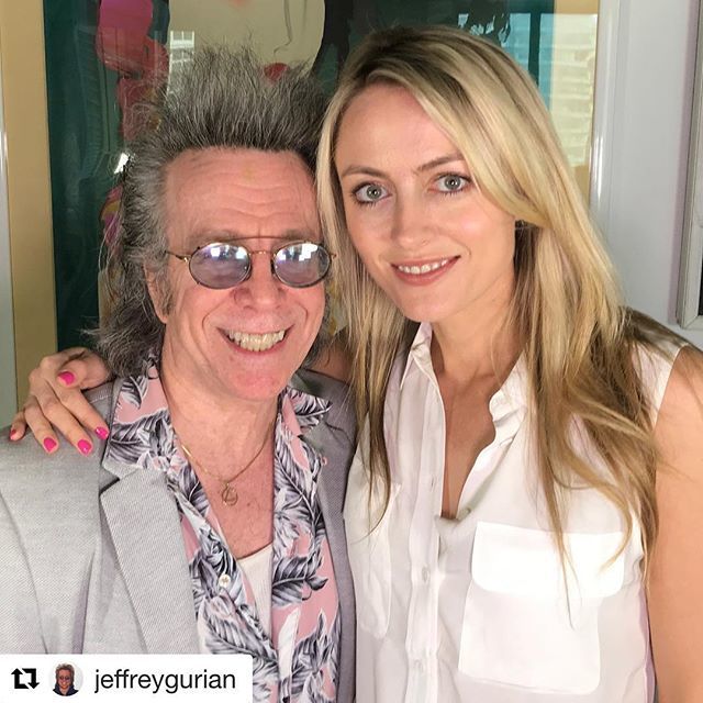 ChandlerKauffmn's tweet photo. #Repost @jeffreygurian ・・・
With the very talented @amyrutberg at the #comedymatterstv offices for a fun interview about her roles in @karlmanhair Postal Inspector and @marvel and @netflix show @daredevil and @thedefenderss #comics #stanlee #hilarious… https://t.co/frDmqFcoE7 https://t.co/h53SUPfLcF