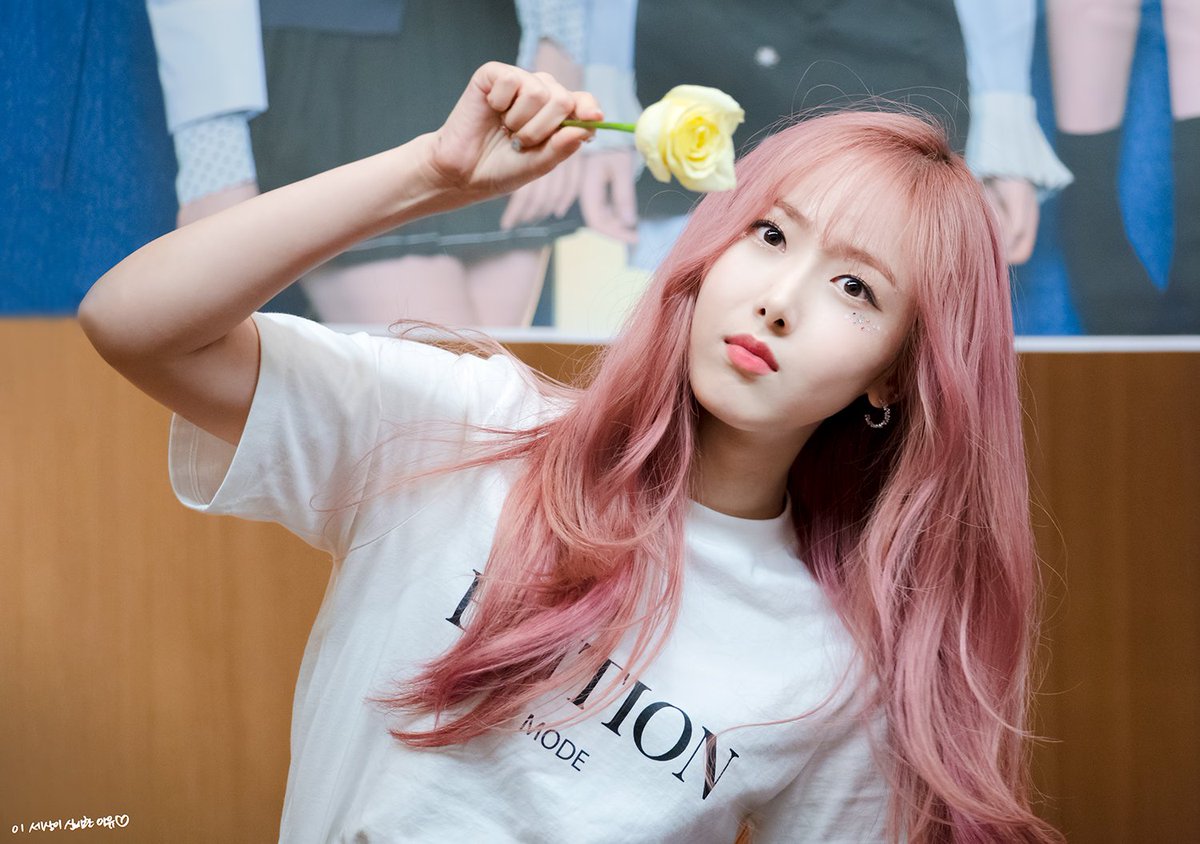 9806O3's tweet photo. 180511 당산 팬사인회

오늘도 화이팅! 

#GFRIEND
#SINB
#여자친구
#신비
@GFRDofficial https://t.co/9KgqKzIaJ5