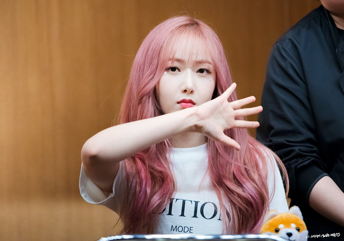 9806O3's tweet photo. 180511 당산 팬사인회

오늘도 화이팅! 

#GFRIEND
#SINB
#여자친구
#신비
@GFRDofficial https://t.co/9KgqKzIaJ5