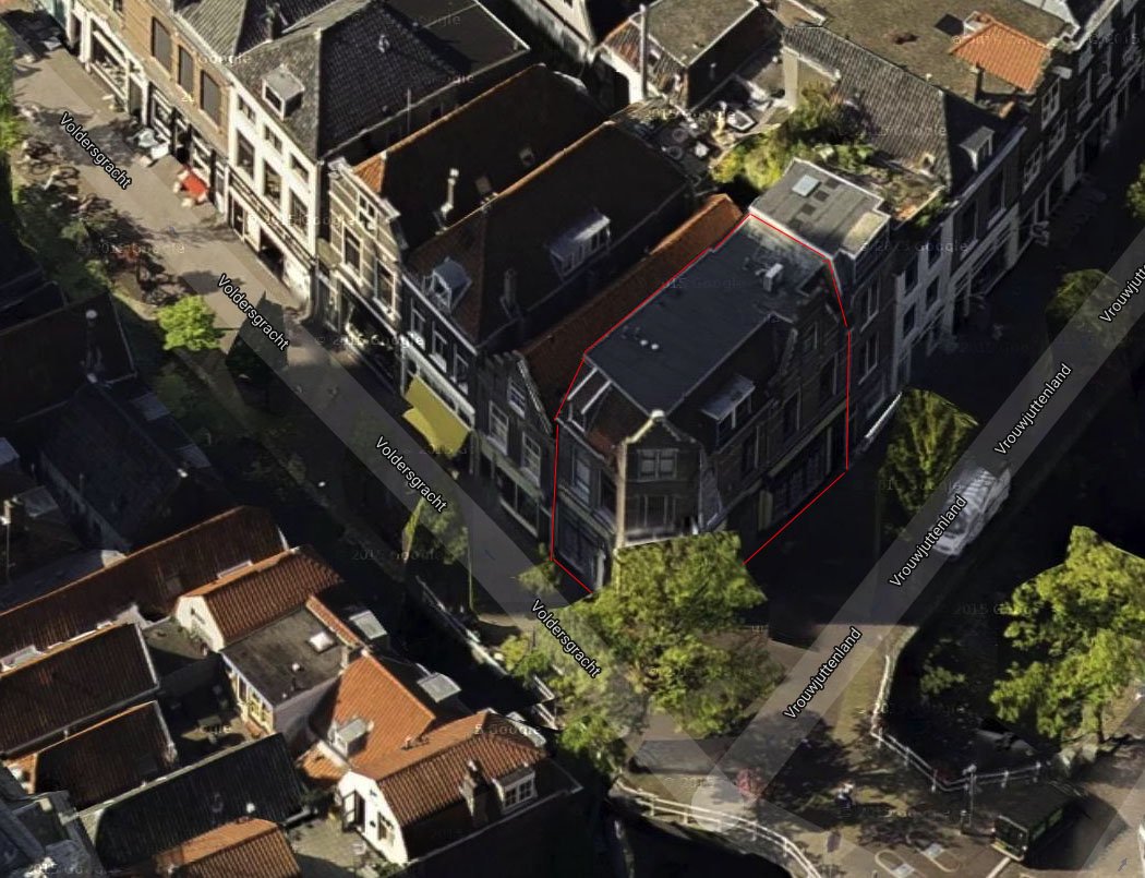 Het hoekpand Voldersgracht 33/Vrouwjuttenland 1 (vanouds genaamd De Vergulde Bril) is onderwerp van het nieuwste verhaal op onze site. Wim van Veen zocht de geschiedenis van huis en bewoners uit, lees het hier: bit.ly/2IsvZY7
