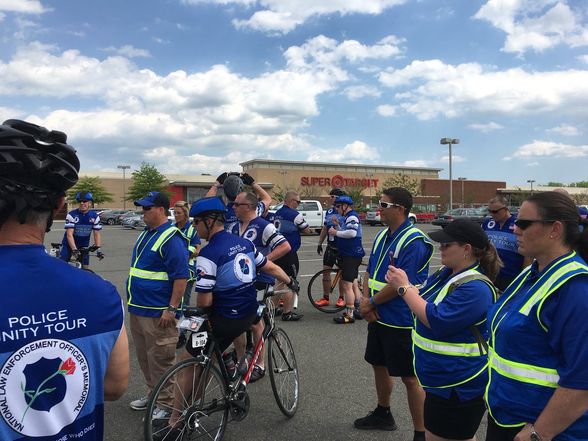 Helping riders during #policeunitytour2018 refuel on their trip to DC and National LE Memorial <a href="/GRHokie82/">George Richards</a> <a href="/Marissa0608/">Marissa Alexander</a> <a href="/AKupchella/">Adam Kupchella</a>