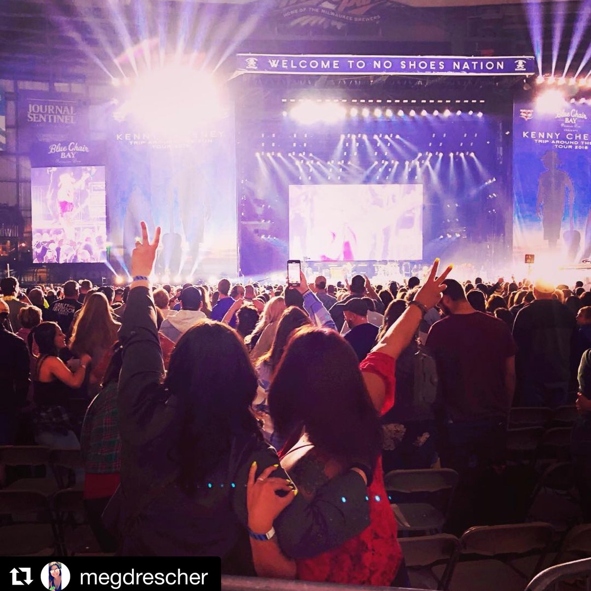 TheRobeWay's tweet photo. Enjoy a #FanFavFriday with a shot shared by Meg Drescher having fun at the #KennyChesney #TripAroundTheSunTour at #MillerPark and the Phil Ealy #lightingdesign with @Robelighting #BMFL WashBeam luminaires supplied by @ExpMorris. #therobeway #robelighting https://t.co/SESuYrFECB https://t.co/LUle6BWj6S