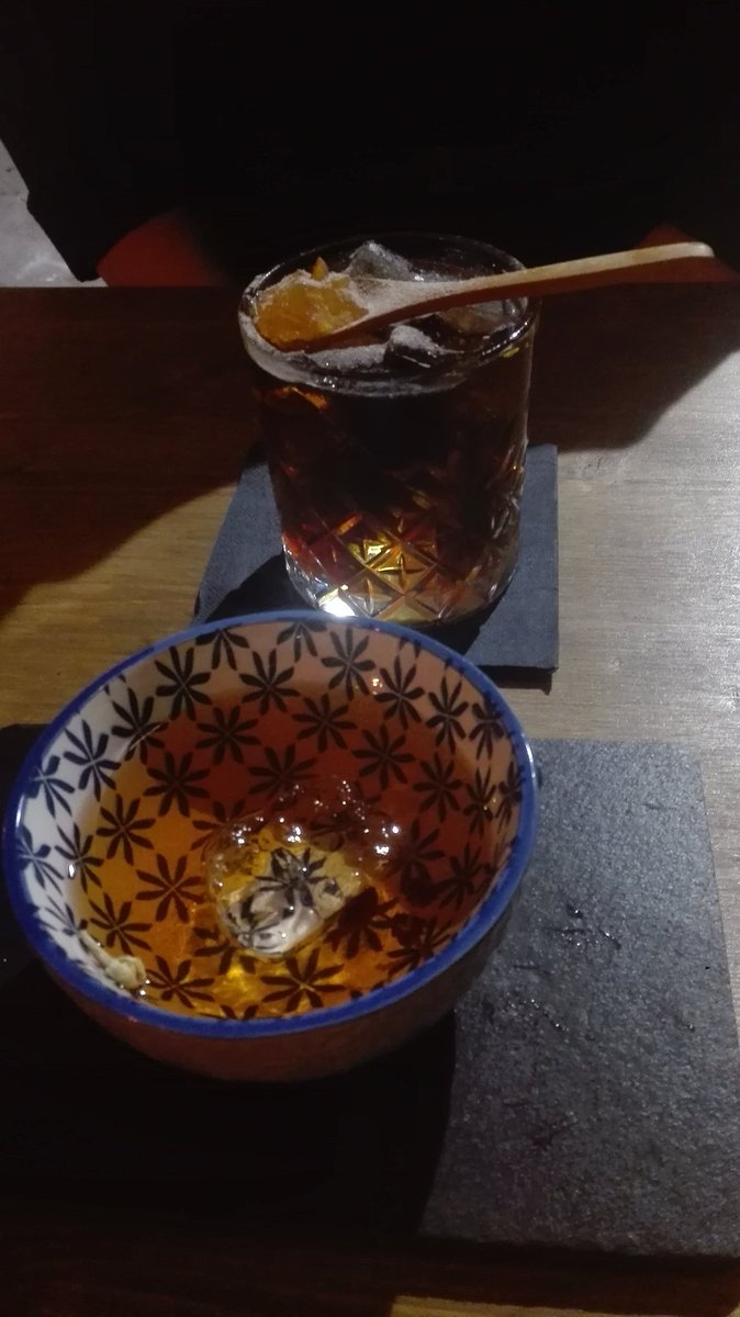fioredicydonia's tweet photo. "Cosa bevi di solito?"
"TUTTO"
Cit. @veronicabigagli
(Anche l'acqua del cesso)
#semprequa #cuginedellalcool https://t.co/zVGBfYlsxp