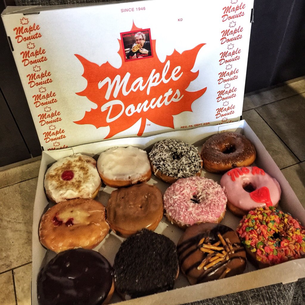 LynneHansen's tweet photo. Yummy Maple Donuts for the studio audience of the #BrianKeeneTelethon courtesy of @scottedelman who is recording an episode of #EatingTheFantastic with @marysangiovanni. https://t.co/oSOPyxeS7W