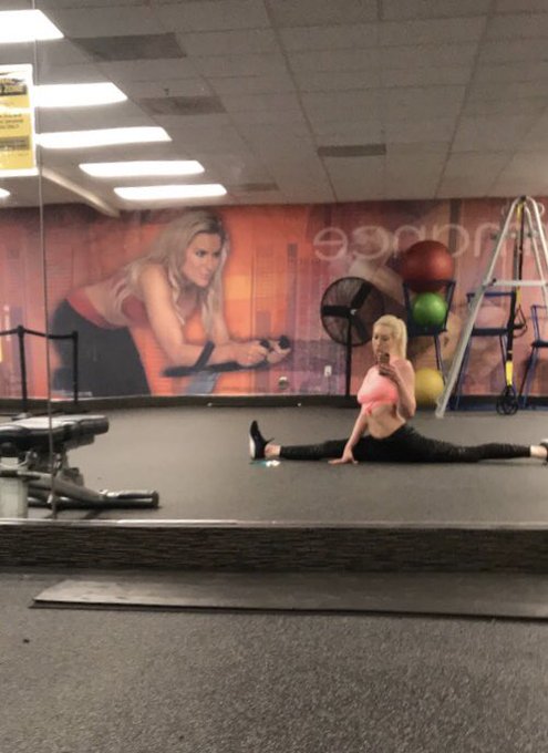 Post workout stretches are always the best! #yogabuttslut https://t.co/3ywh9QqLD4<a href="/tag/yogabuttslut"class="tags">#yogabuttslut</a>