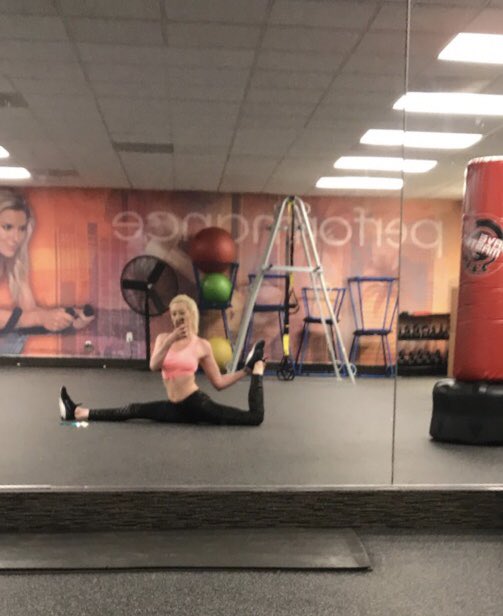Post workout stretches are always the best! #yogabuttslut https://t.co/3ywh9QqLD4<a href="/tag/yogabuttslut"class="tags">#yogabuttslut</a>