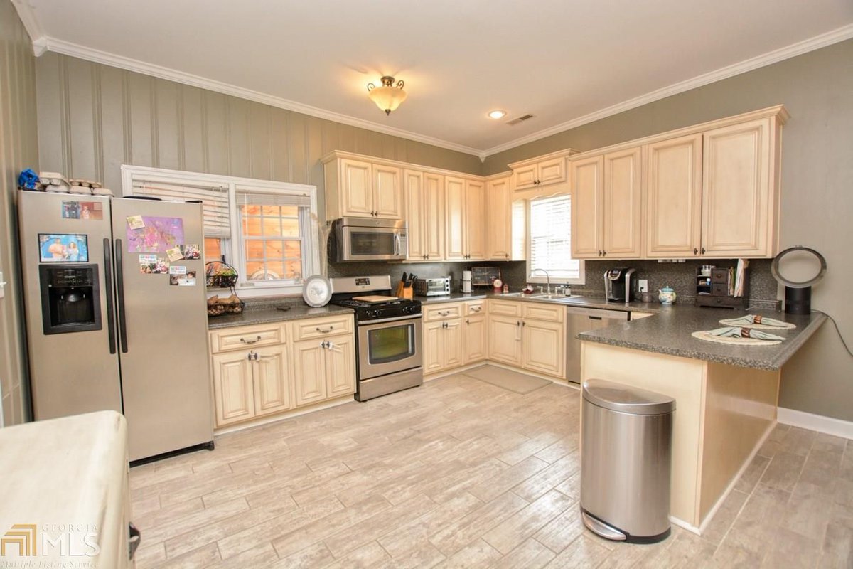 thewylieteam's tweet photo. 2895 Morgan Rd, Bremen, GA - Turn of the Century Southern Farmhouse completely renovated -on ACREAGE!! This 5 bedroom, 3 bath home will make you feel like you stepped back in time, yet with all of the modern conveniences! 
https://t.co/4zQLpA71eq https://t.co/5Ny90AIaI9