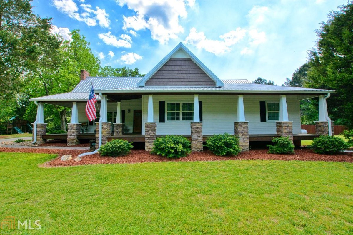 thewylieteam's tweet photo. 2895 Morgan Rd, Bremen, GA - Turn of the Century Southern Farmhouse completely renovated -on ACREAGE!! This 5 bedroom, 3 bath home will make you feel like you stepped back in time, yet with all of the modern conveniences! 
https://t.co/4zQLpA71eq https://t.co/5Ny90AIaI9