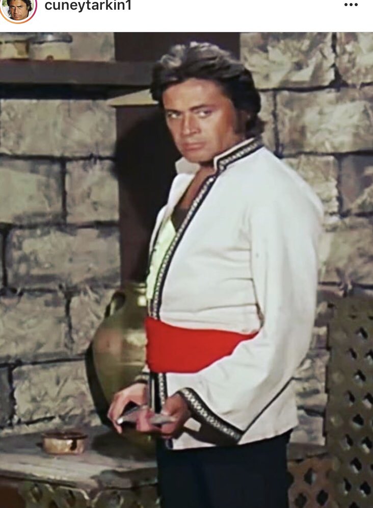 Çocukluğumda bu kıyafetlerle gezdiğim günleri hatırladım yine 😀efsane Cüneyt baba #CüneytArkın