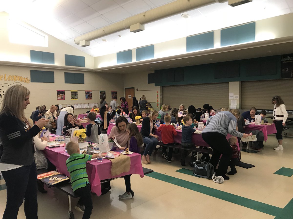lovetoteachkind's tweet photo. Muffins with Mom was a huge success!! #leggee #mothersday @LeggeeLeopards https://t.co/VHO0griWyN