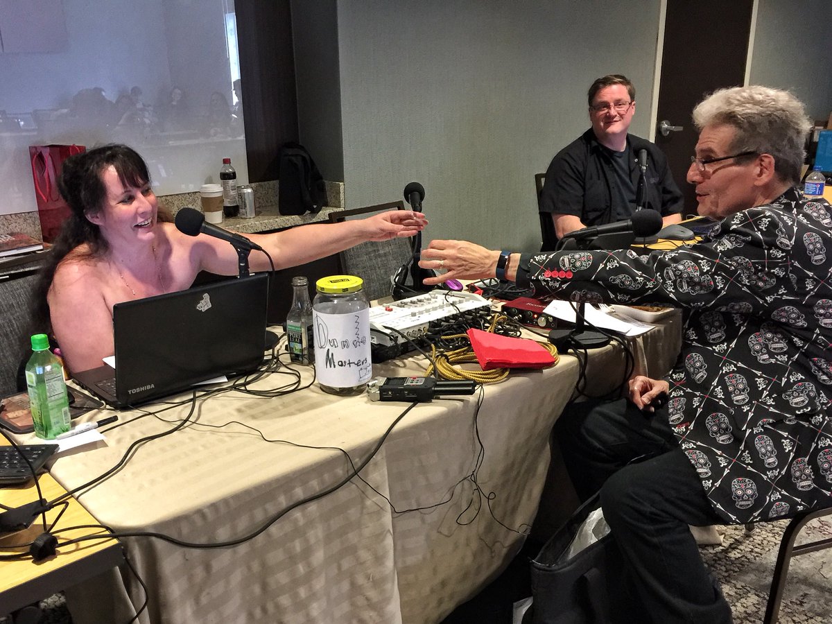 LynneHansen's tweet photo. There will be no #EatingTheFantastic without a fork! Yummy entertainment during the #BrianKeeneTelethon! https://t.co/Vb0ITYkpT5