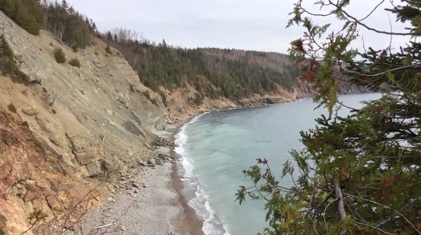 NRCan's tweet photo. #DYK that radar satellites 🛰️ can measure centimetre motion of land? See how #NRCanSci is using this technology to monitor a slow-moving landslide in Gaspésie https://t.co/NGvkJjyJ8y #EPWeek2018 https://t.co/4YgmlDa9TM
