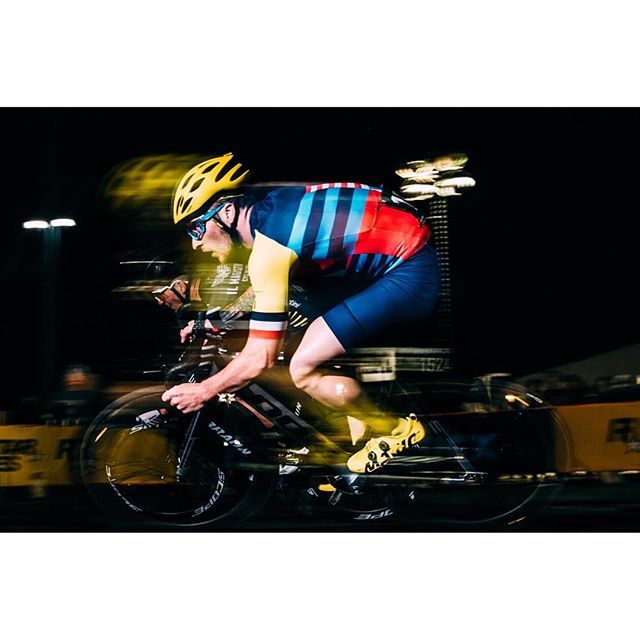eloisemavian's tweet photo. #fbf to Red Hook night crit 🖤
#rhc #rhcbk11 #redhookcrit #tornantimag #fixedgear #fixedgearbike #brakeless #newyorknights #nightshots #cyclingshot https://t.co/7C8BPh9aCe
