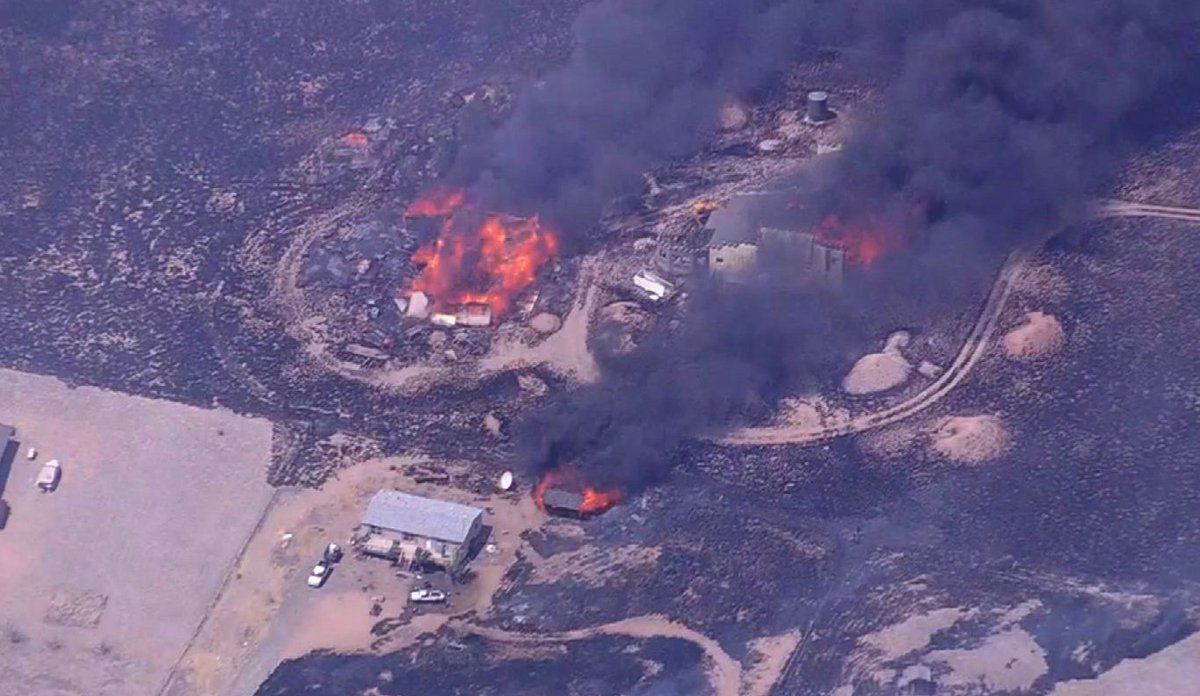 engineco16's tweet photo. #89EFire structures are burning. https://t.co/uCllcYXdFD