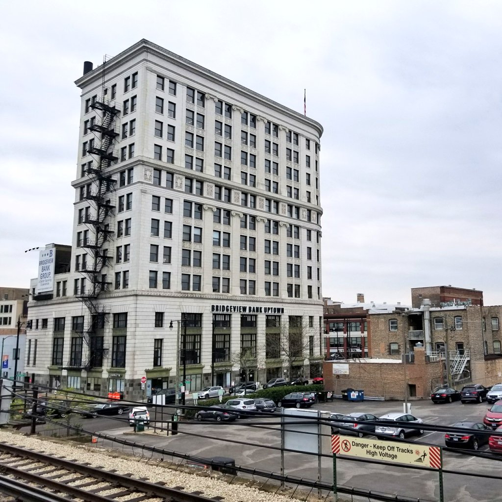 JanesWalkCHI's tweet photo. 12 stories of offices, built with ZERO parking spaces. A landmark &amp; home to dozens of non-profits, but would today's zoning permit it? #WWJJD #landuse #prodensity #chicago #yimby #affordability #walkability #urbandesign #urbanplanning https://t.co/LkRcWzi8kU