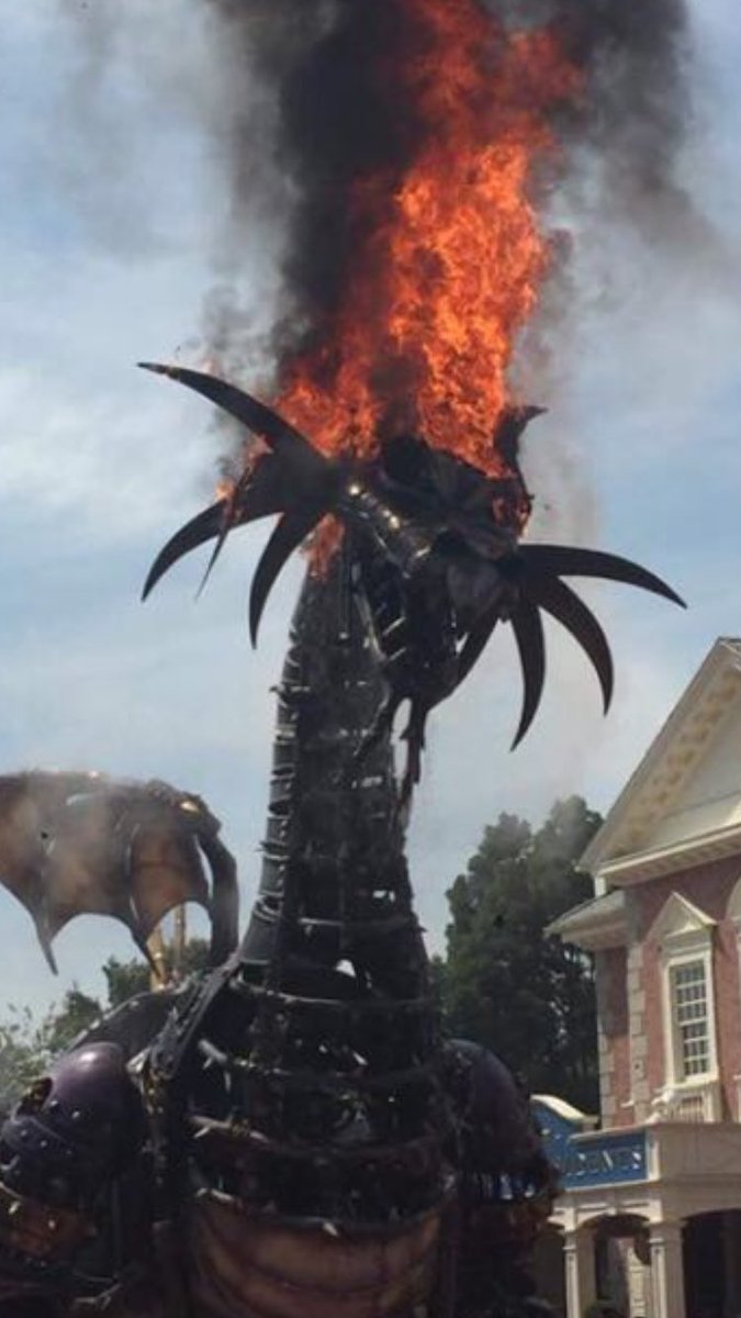 AllDisneyParks's tweet photo. Breaking News!!! Major malfunction today during Festival Of Fantasy!! 😱
Photo Credit: Unknown https://t.co/RNhdlg4A10