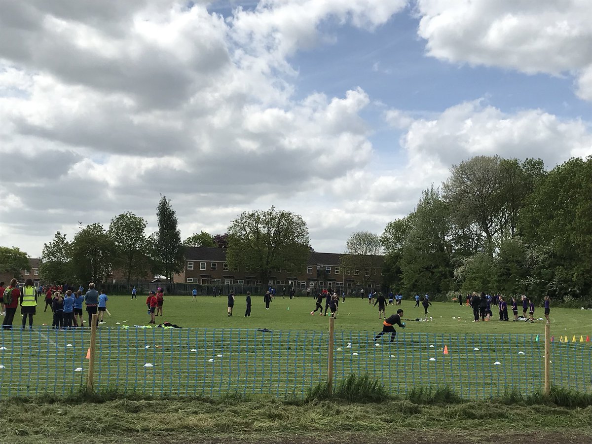 BedfordSSPs's tweet photo. Thanks @CastleNewnham for hosting our Yr 3/4 multi sport competition for 15 local schools. Over 450 pupils attended &amp; took part in cricket, rounders &amp; golf. Thank you to the @CN_PE Sports Leaders for being excellent umpires &amp; encouraging the younger pupils. Well done to all! https://t.co/oHrLNxDMsV