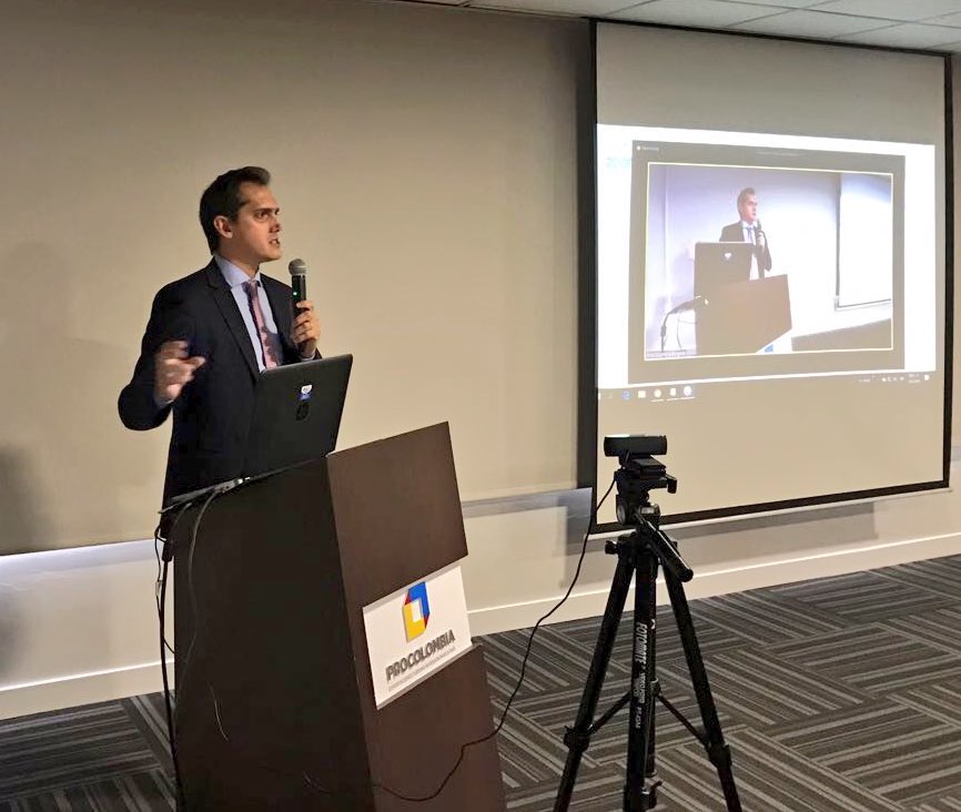 JulianaVillegas's tweet photo. Fue un gusto para @PROCOLOMBIACO reunir a tantos #empresarios de manera virtual y presencial en todo @Colombia para que directamente, el Subsecretario @ShunkoRojas compartiera las #oportunidades en comercio que trae el crecimiento de #Argentina y cómo aprovechar mejor el #ACE72 https://t.co/yvpM97RaNJ