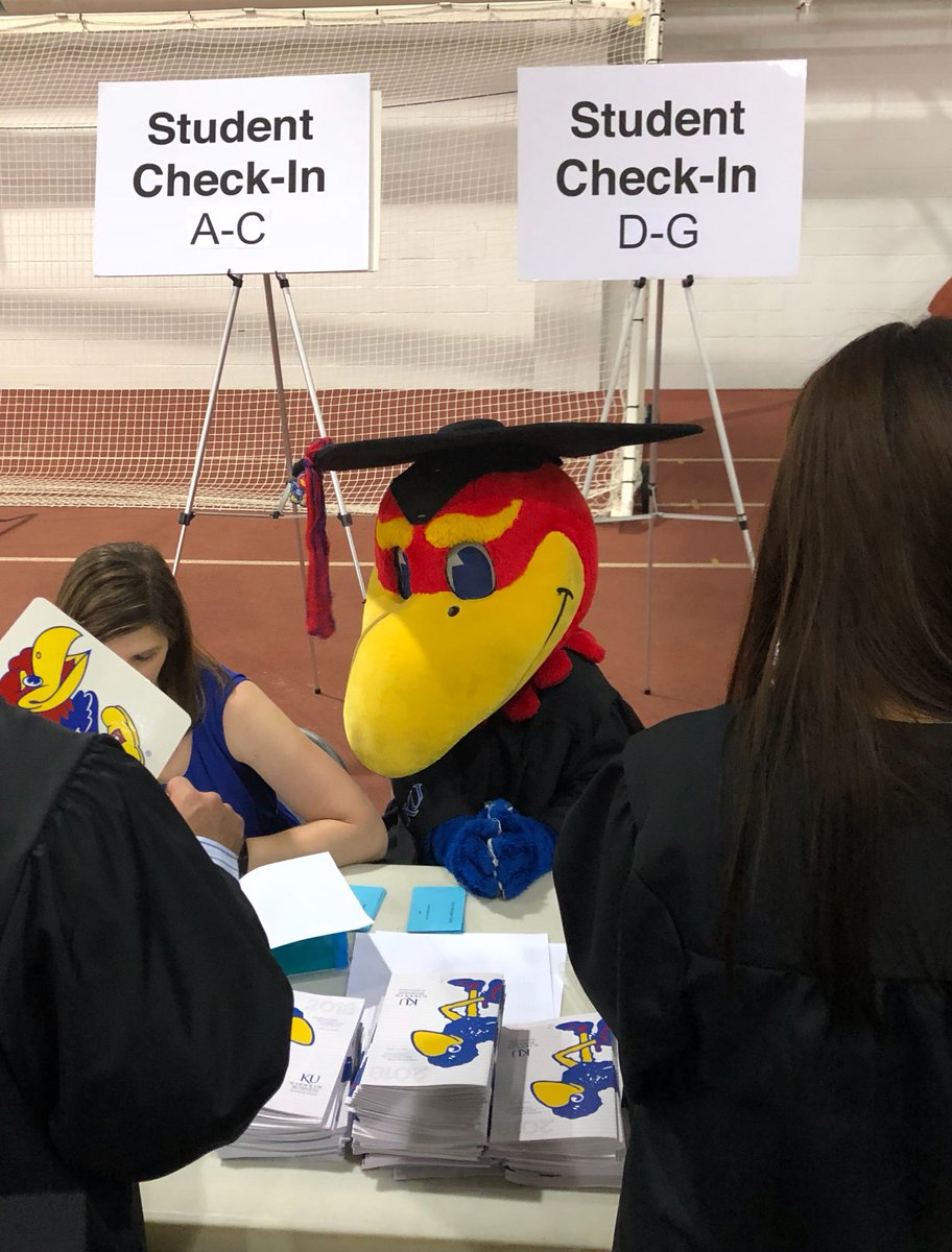 KUBabyJay's tweet image. Just helping out #KUgrad