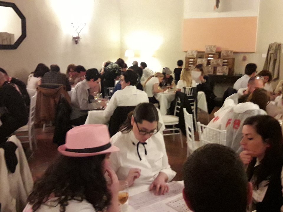PaznmP's tweet photo. Pues yo estoy en Cuenca en pleno #escapeRoom con #incómodosEscapistas de #EscapeCuenca.
Igual no llego a la fiesta 😜 https://t.co/PYuxsWiMuj