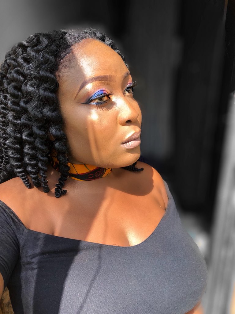 glambyizie's tweet photo. When the sun hits ur face #colourfullook #glambyizie #sunfie #makeuptutorial #MOTD #blackgirlmagic #makeuprevolutionng #easecosmetics #houseoftarapowder #nudelips #browngirlbeat #dewybrowngirl #dewyskin https://t.co/EUFp5fCb7a