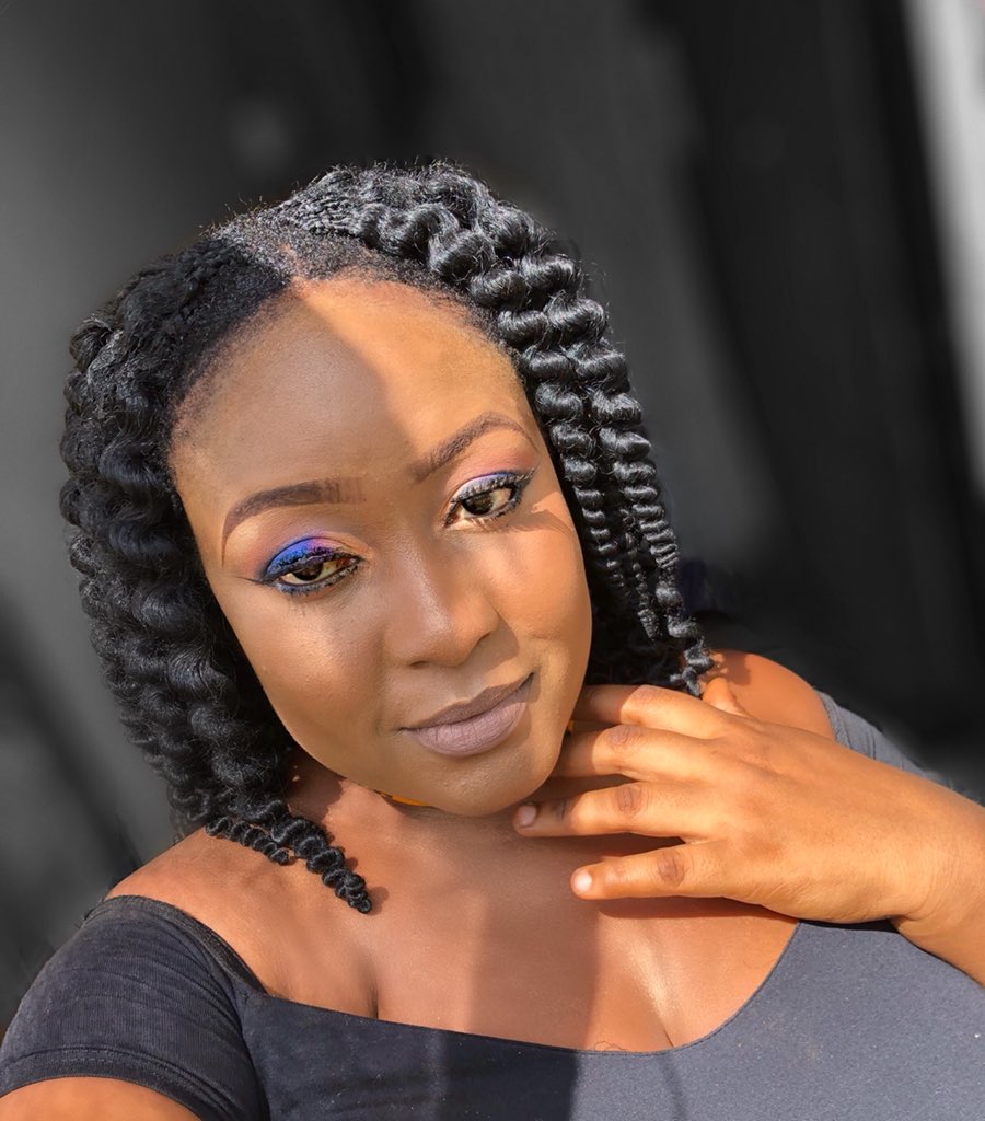 glambyizie's tweet photo. When the sun hits ur face #colourfullook #glambyizie #sunfie #makeuptutorial #MOTD #blackgirlmagic #makeuprevolutionng #easecosmetics #houseoftarapowder #nudelips #browngirlbeat #dewybrowngirl #dewyskin https://t.co/EUFp5fCb7a