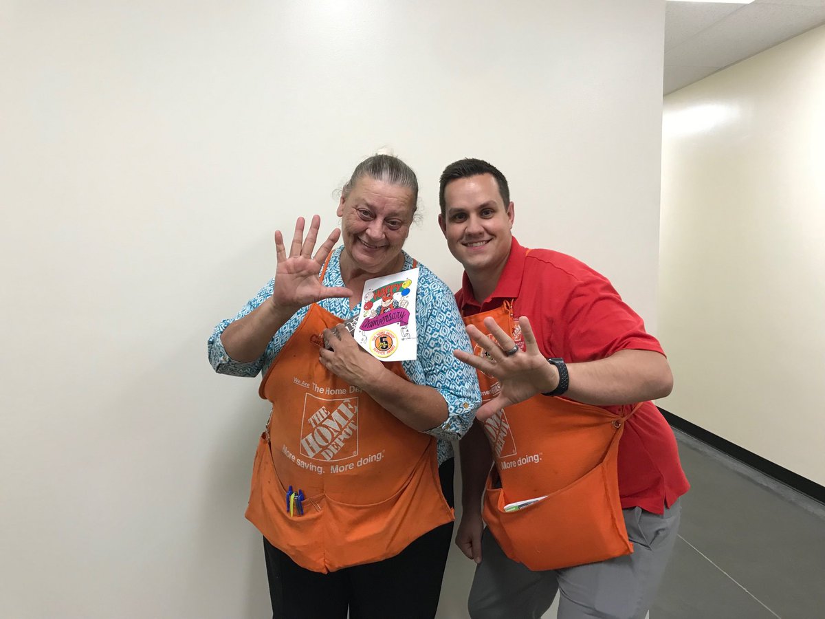 tinamariedunn's tweet photo. 8419 Five yr for Ms Cindy . Awesome job , Cindy . Keep up the  good work @derekpnorton @JRRocker84 https://t.co/SGk8gOz7Yn