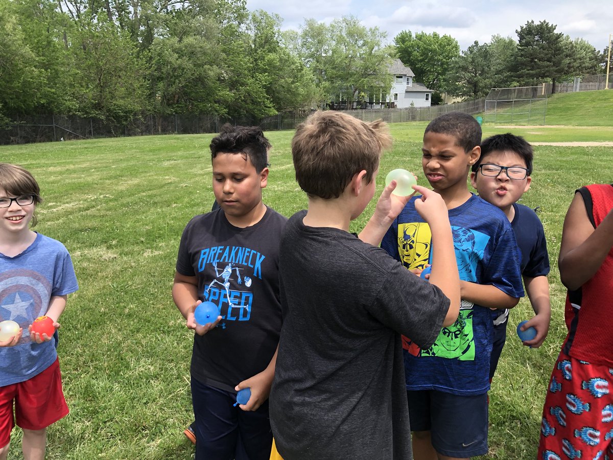 MrsHarris4K4C's tweet photo. Ridiculously fun! Celebrated excellent MAP growth with a water ballon fight! Thank you to all the parents who contributed to the fun! @Mrs_DevinEllis @QuickSMSD @MrWilliams1245 @RStar512 @theSMSD https://t.co/nLIwROMQyZ