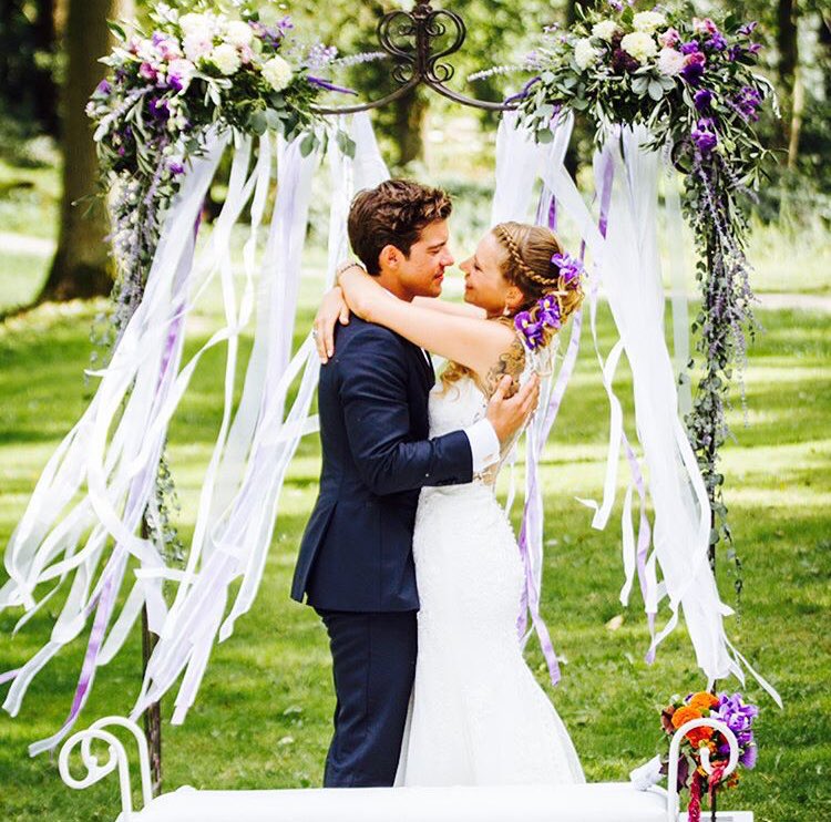 rrunge_pd's tweet photo. Irgendwie machen mich diese Bilder ja schon zu einem glücklicheren Menschen. Ich meine es ist halt fast ein Jahr her und ich bin immer noch so geflasht von diesen Bildern und der Hochzeit! 😍🙏🏼❤️
Credits: Joy Beck
#philippdanne #teamdanne #philria https://t.co/HKTluuMtJv
