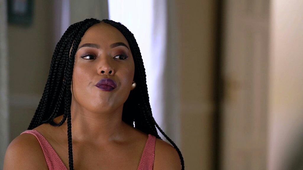 SbuyiselweN's tweet photo. #ConfessionFridays I don't reply to my texts immediately ,so you think I'm busy. But I'm actually bored as f**k https://t.co/rmUxn3SouG